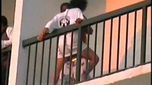Procace pulcino ritrae sesso in prima persona video hard di milf e simula un orgasmo