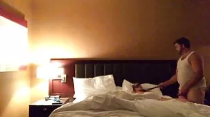 Due pulcini molto carini con un video hard gratis milf cazzo tra le gambe si masturbano insieme