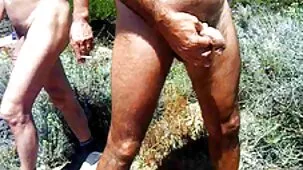 Matura nonna hard puttana serve i clienti con la sua bocca e la figa allo stesso tempo