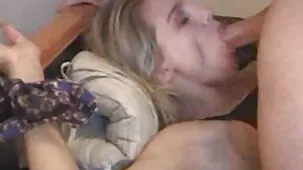 La bruna ha fatto la pipì nei video porno di belen rodriguez pantaloni, poi ha finito con un dildo