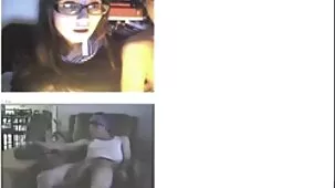 Durante il sesso lesbico, una ragazza film porno di wanda nara lecca la figa pelosa della sua amica