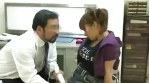 Il grande uomo video hard sposa eiacula nella figa di una cameriera matura