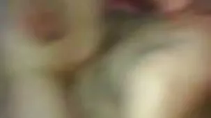 L'uomo bello sbatte una video hard sposa donna con cancro vicino alla piscina