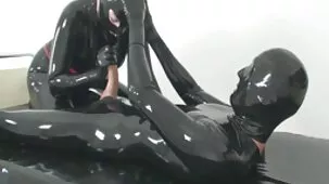 Bionda con tette enormi succhia i cazzi di due ragazzi in una video hard donne mature italiane volta