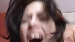 La merda scorreva dal culo durante il sesso anale con una video porno italiani con mature giovane donna e uomini