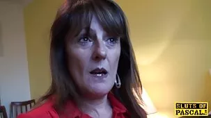 Sborrata sulla lingua di una bruna con grandi tette dopo il sesso video segretarie hard all'aperto