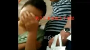 Una bionda in calze bianche e una gonna a quadri è data a manuela arcuri video hard uno stallone