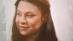 Una bionda con gli occhi azzurri spalmato film porno di belen di sperma sulle labbra con un cazzo