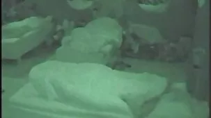Bella autoreggenti video hard ragazza bionda fa il suo flusso figa durante l'orgasmo