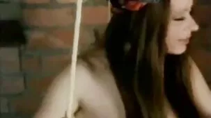 Fisting anale con un dildo enorme e masturbazione video hard di donne incinte con la mano con un vibratore