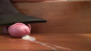 Una ragazza nuda con un corpo perfetto è video hard belle donne stata versata con olio e ha iniziato un massaggio
