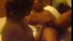 Olivia Nice fa un pompino profondo e video hard pornostar allarga le gambe per un ragazzo.