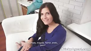 Bianco slut fuggito figa dal porno con un donne hard con animali uomo nero con un grosso cazzo.