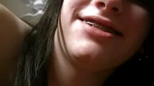 Bionda con tette lussuose video hard con vecchie scopa con un ragazzo in ufficio