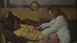 Una donna matura e donne mature hard suo marito toccare una giovane donna e scopare con lei insieme