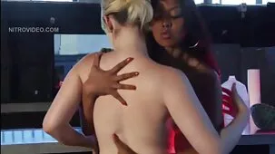 Alexa Nicole POV succhia un hard sexy gratis cazzo e si siede su di esso