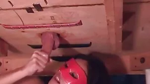 Bionda succhia il cazzo del pickup artista sulle scale e prende sperma sul suo culo video hard donne di colore