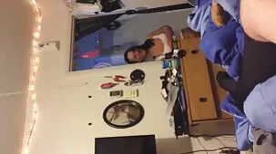 Doppia penetrazione in hard video mature ufficio con una bionda