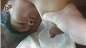 La moglie tradisce il capo del vecchio e si siede sul mogli infedeli hard viso del marito