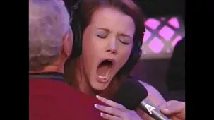 Donna matura Janey con un vibratore nelle sue mani si casalinghe hard masturba la sua figa pelosa