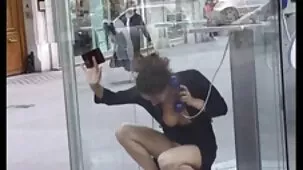Quando il ragazzo tette grandi hard ha impastato le cosce e la figa della donna, è diventata molto eccitata