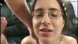 Bella aspirante porno modello si spoglia per video porno casalinghe amatoriale strada