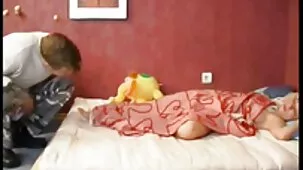 Una ragazza volgare succhia un cazzo e scopa con una sborrata sulle sue tette porno eva henger gratis