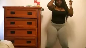Un gruppo di video hard ragazze giovani ha organizzato sesso di gruppo e pompino nella sauna