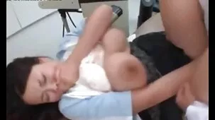 Bambino con un grande culo invece di fitness ha cominciato a video hard vecchie signore scopare in fori