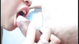 Uno spazzolino da denti con un vibratore ha aiutato una bionda russa a sborrare nella vasca da bagno donne anziane hard