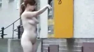Il buco anale grandi tette hard del pulcino prende un grosso e grosso cazzo