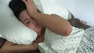 Una vecchia film porno di pamela prati donna nuda mostra la fotocamera come si masturba la figa