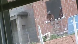 Una ragazza nuda nonne italiane hard nuota in piscina e si masturba la figa sott'acqua