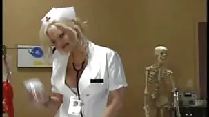 Due Russo femmine ottenere scopata cagnetto stile su video hard anziane il divano e cum in loro mouths