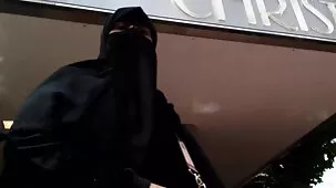 Due brune e un atleta scopata sotto video hard donne grasse alcol fino a quando l'uomo finito