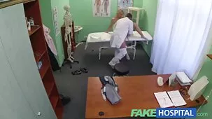 Ragazza su un leash fa tutto lei gemma attrice porno orders padrona BDSM