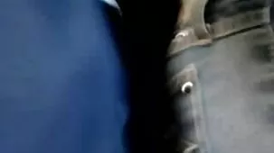 Sono finito nella figa della attrici porno bellissime bruna e lo sperma scorre fuori dalla figa della donna.
